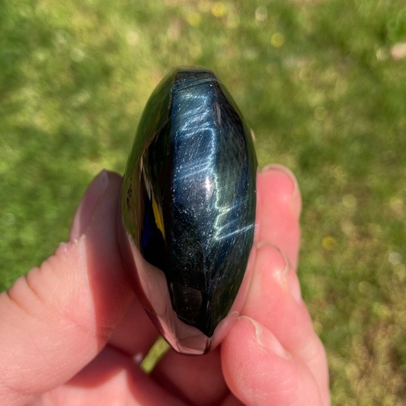 Large Blue tigers eye palm stone - Picture 3 of 6